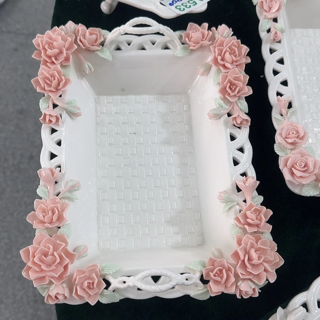 微瑕黑点捏花高脚提篮盘