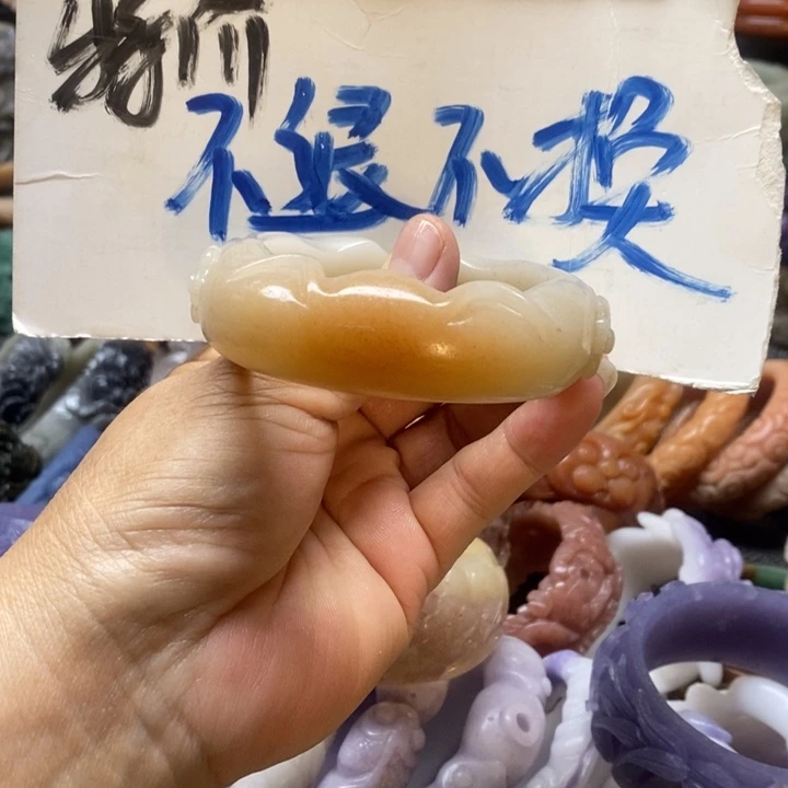 未镶嵌手镯石英质玉（佘太翠）云****～