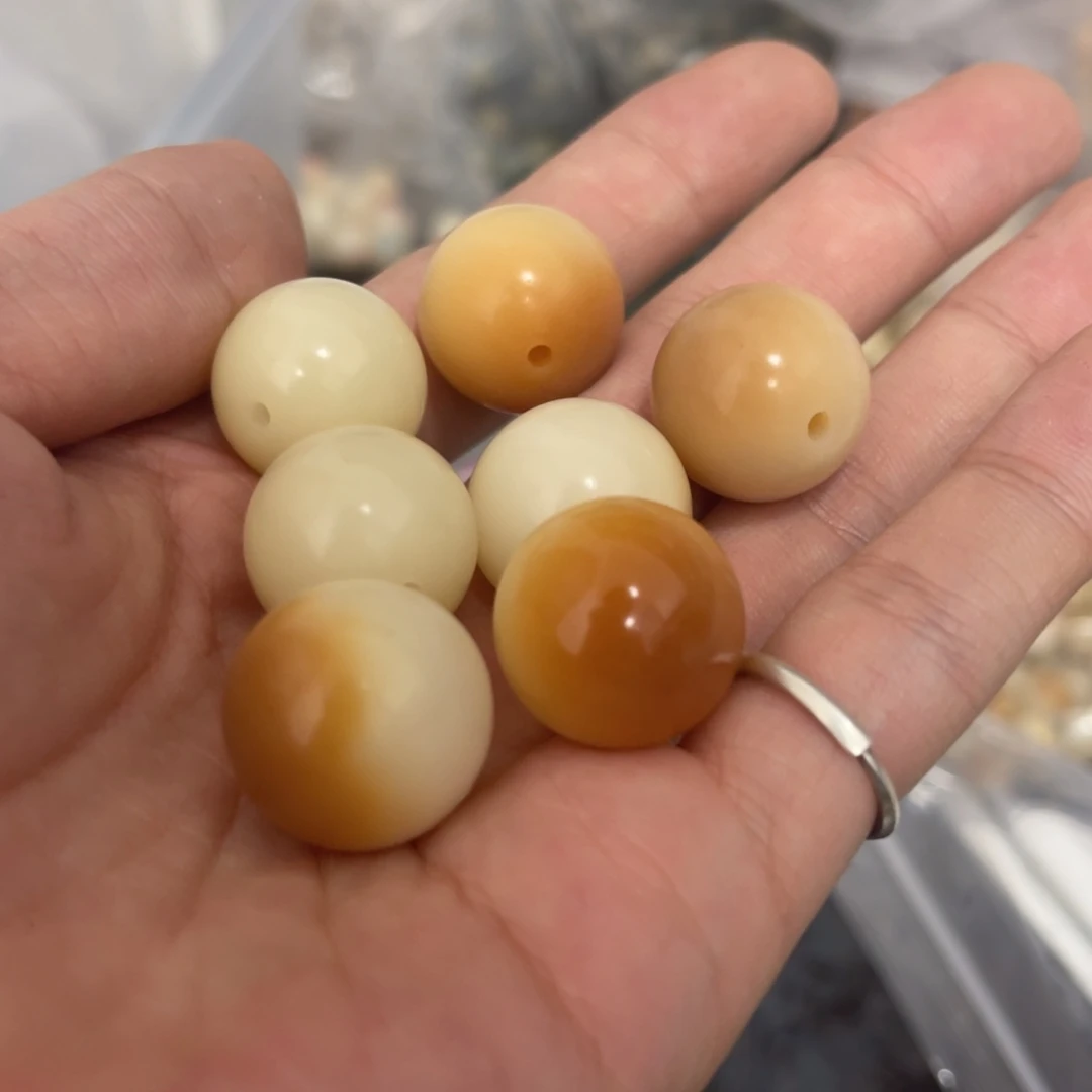 吊坠白玉菩提b18-20/10+3颗炭烧大卡