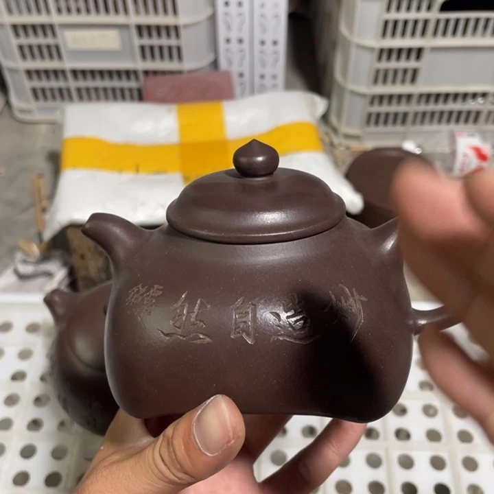 茶壶紫砂老厂紫砂壶一件。