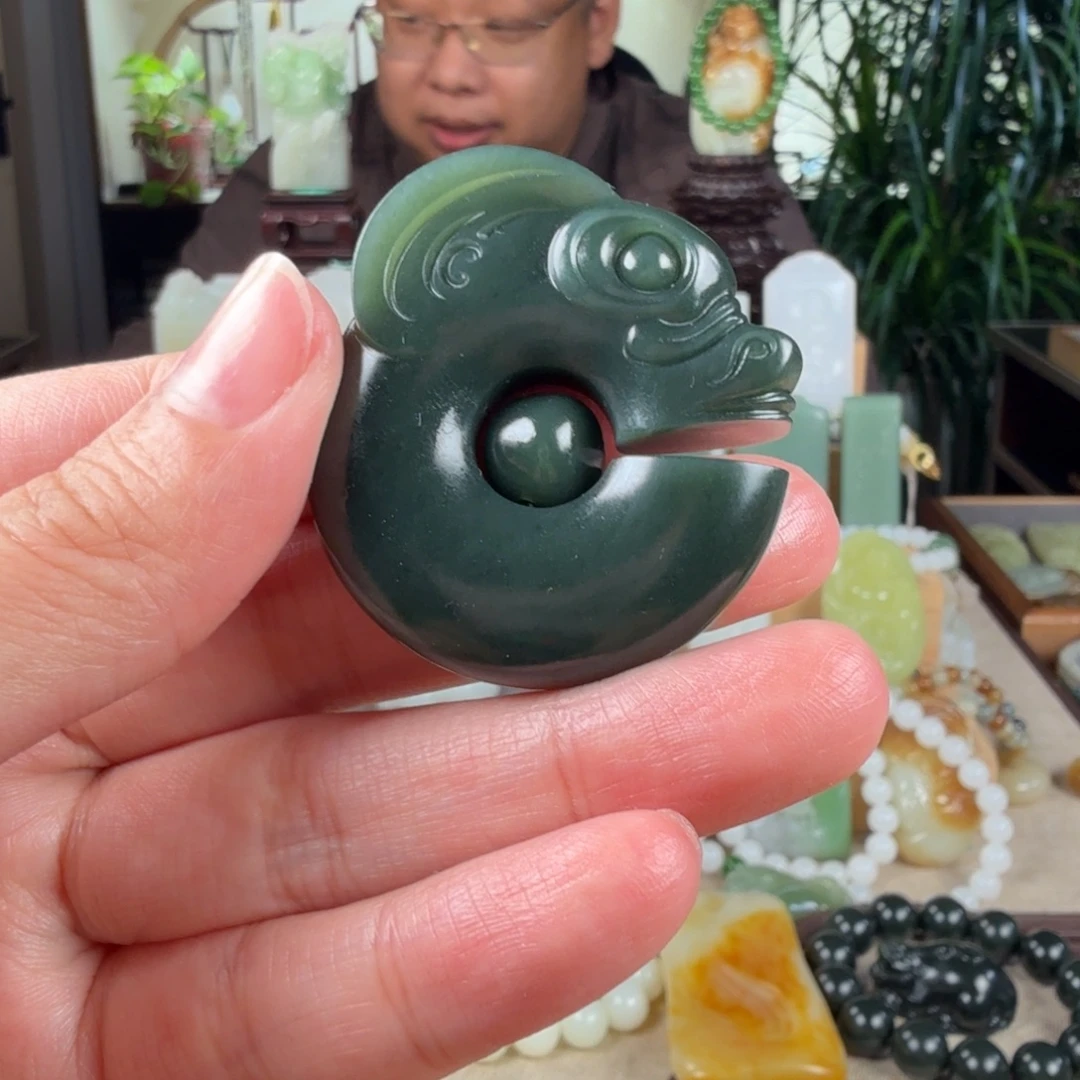 江***子颈饰未镶嵌和田玉