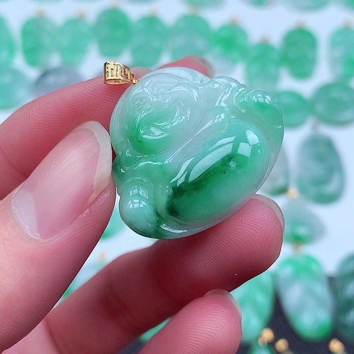 翡翠颈饰18K金镶嵌翡翠