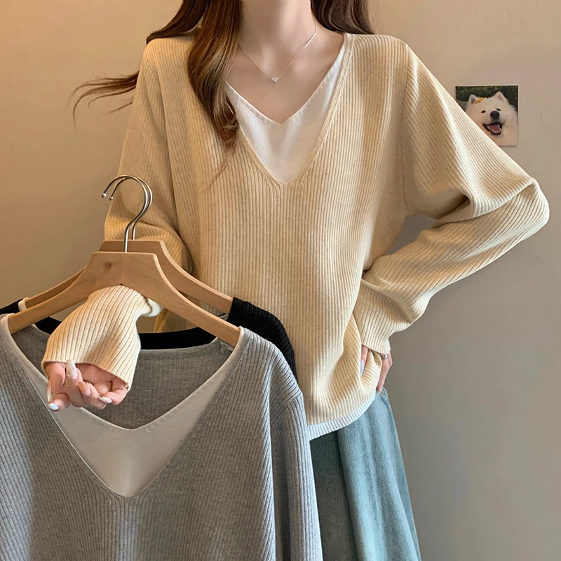 大码长袖假两件撞色针织衫秋季新款V领打底衫胖mm显瘦宽松上衣女