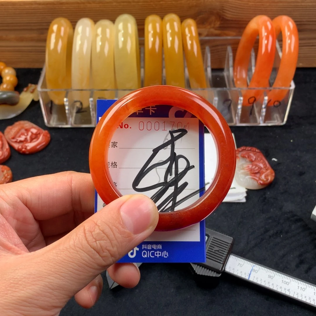 石英质玉（黄龙玉）未镶嵌手镯梅****子