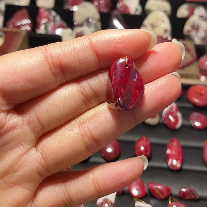 天然辰砂原矿随形吊坠14.8克