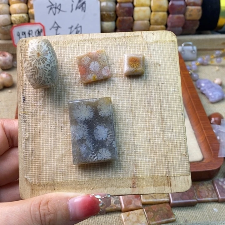 颈饰合金石英岩玉