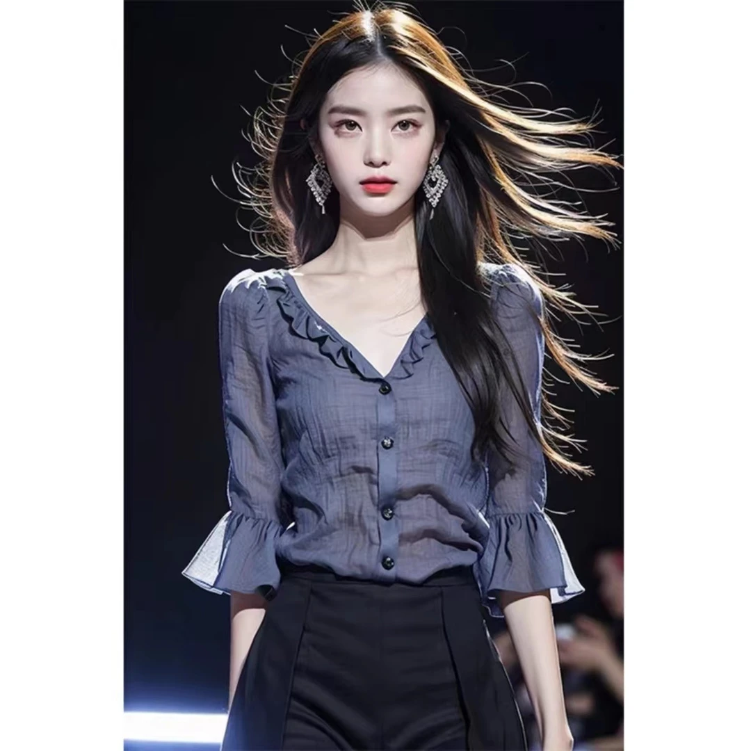 今年流行轻熟法式小众设计感超好看蓝色短袖荷叶边衬衫女夏季