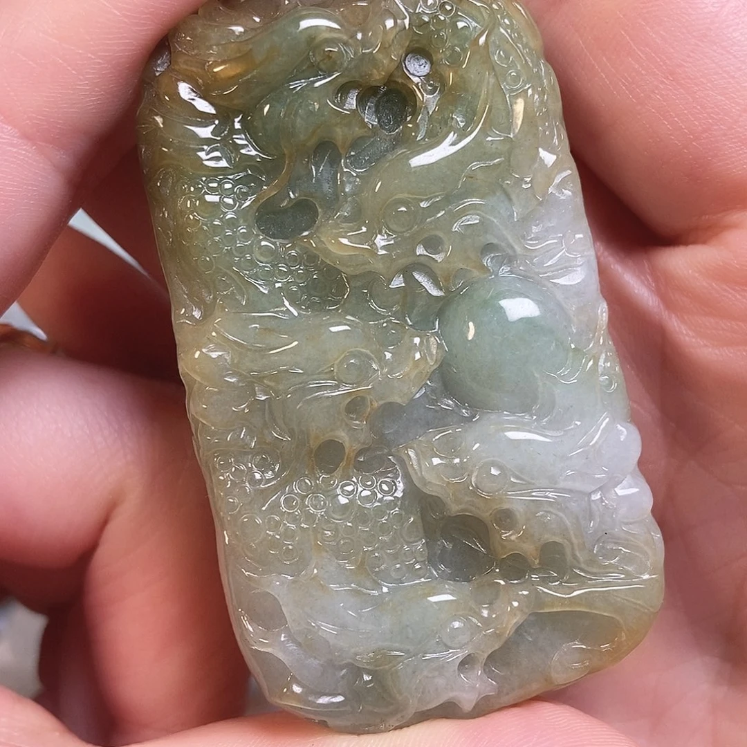 翡翠未镶嵌颈饰九龙护主