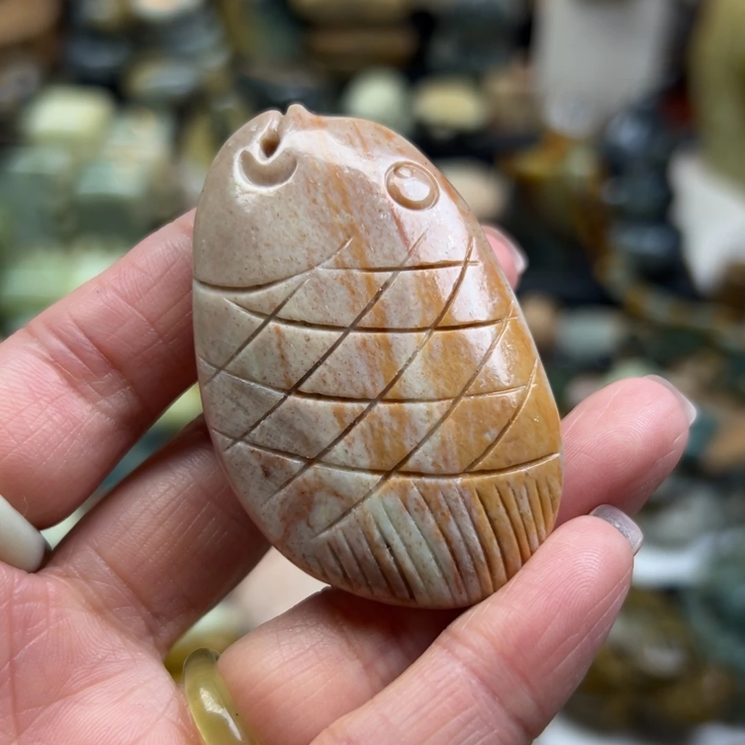 岫玉未镶嵌颈饰辽阳粉鱼