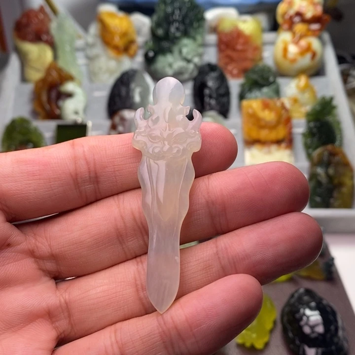 蛇纹石玉未镶嵌颈饰