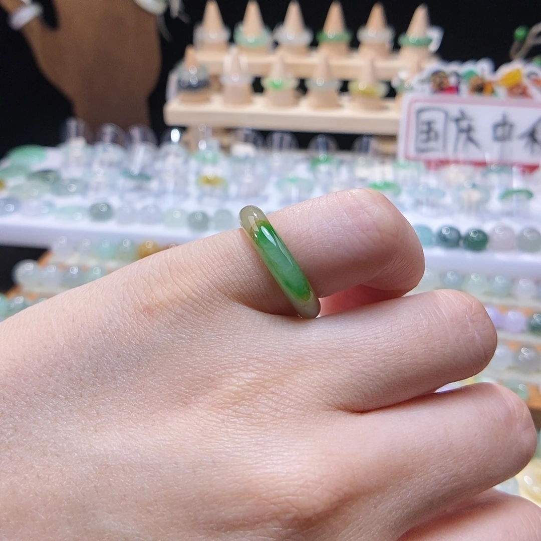翡翠未镶嵌戒指11号飘绿戒福利不退换