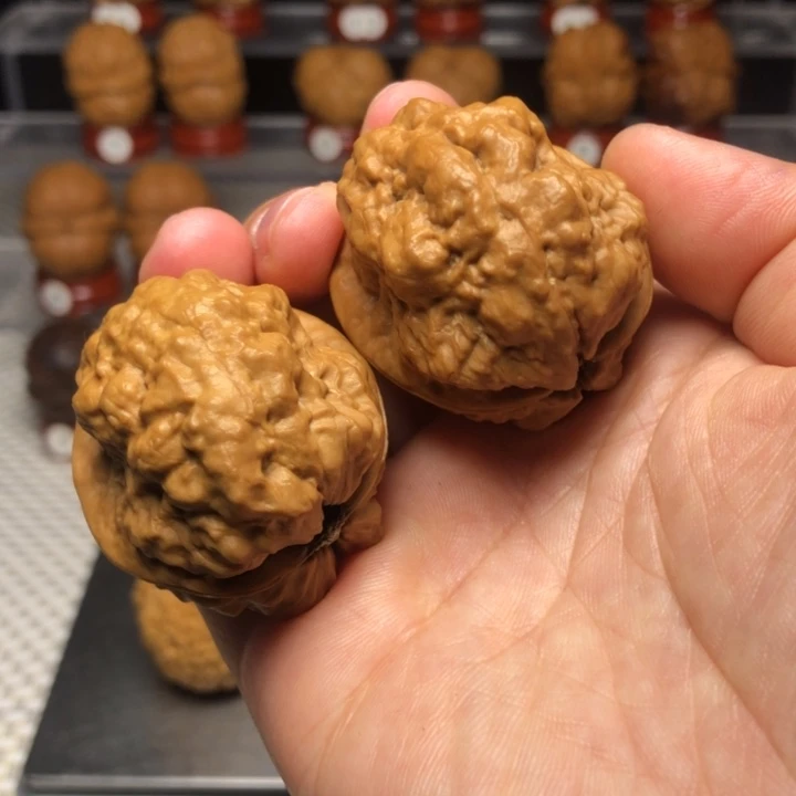 小***发文玩核桃把件106独霸天下