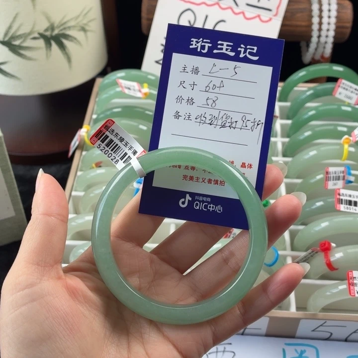东陵石未镶嵌手镯