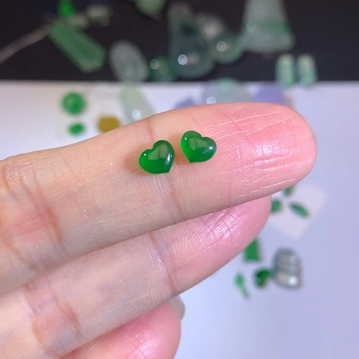 翡翠未镶嵌套链爱心
