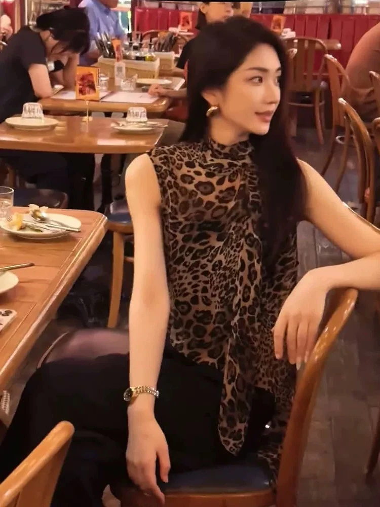 【魅力磁场】2025夏新款豹纹印花飘带无袖背心女气质优雅小上衣2563