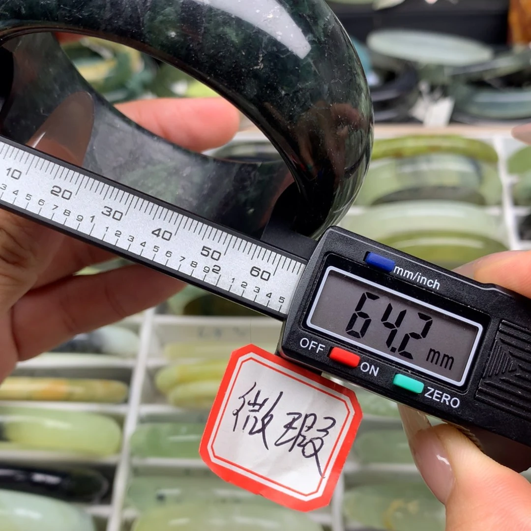 打***吖蛇纹石玉未镶嵌手镯2130