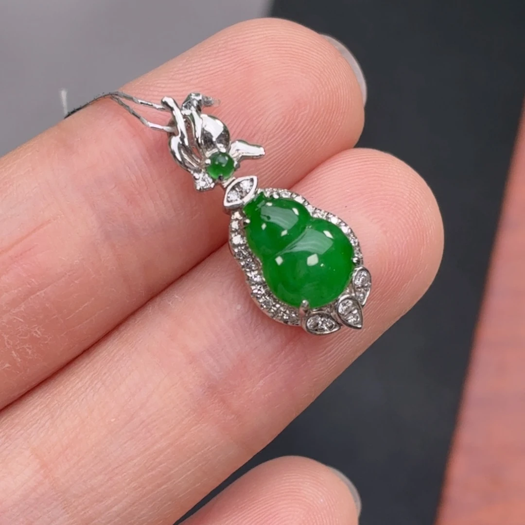 翡翠18K金镶嵌颈饰