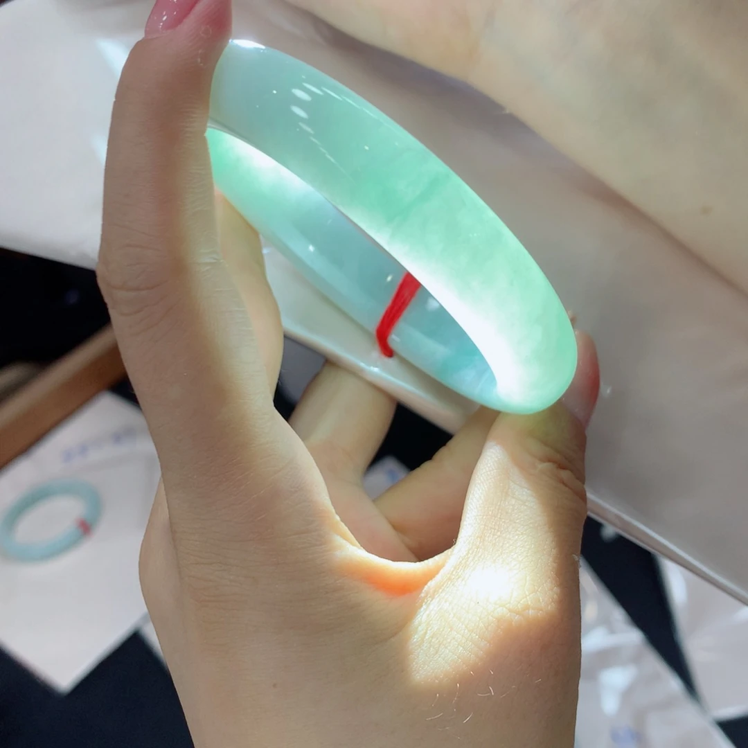 未镶嵌手镯翡翠一****?买断