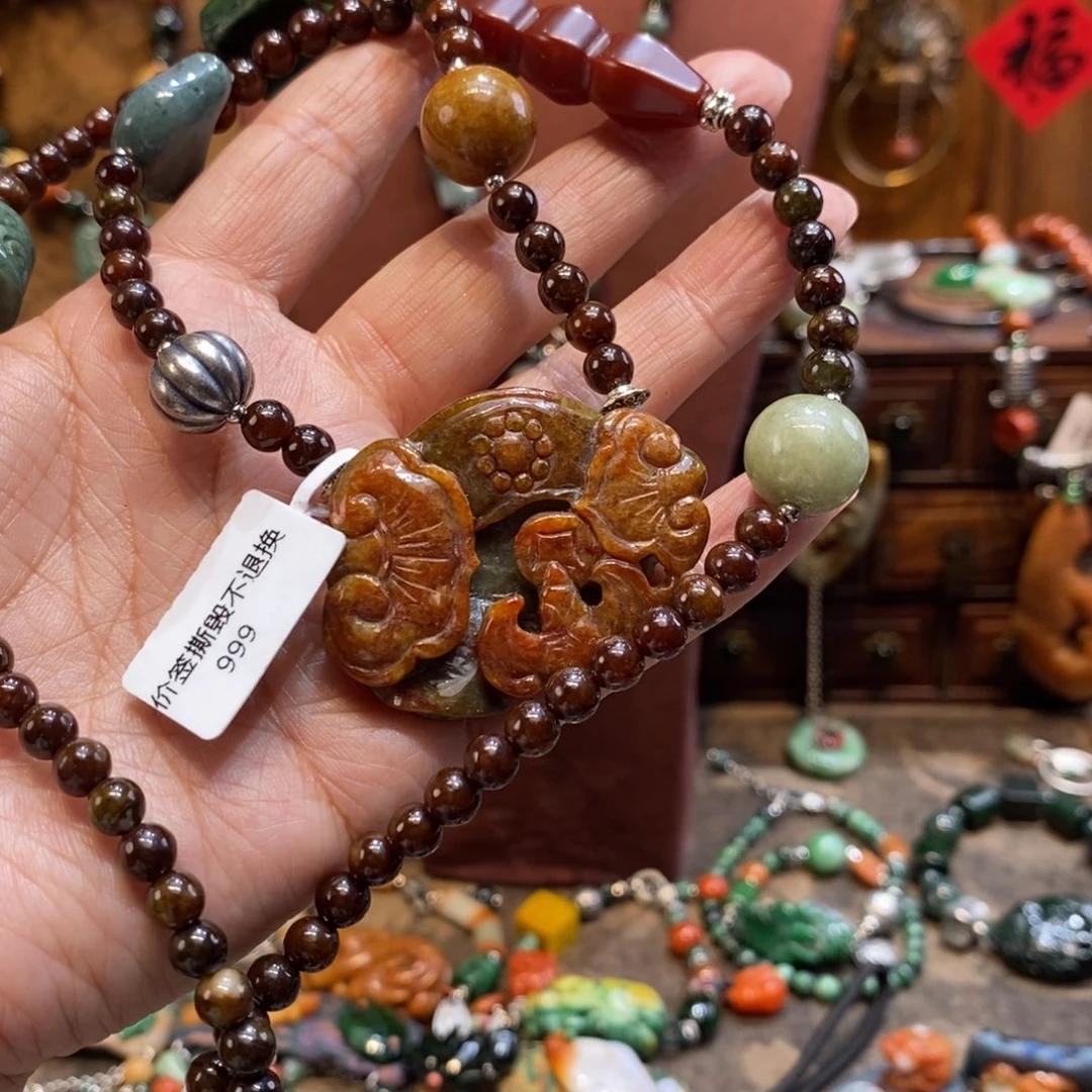 翡翠吊坠(赠链)未镶嵌