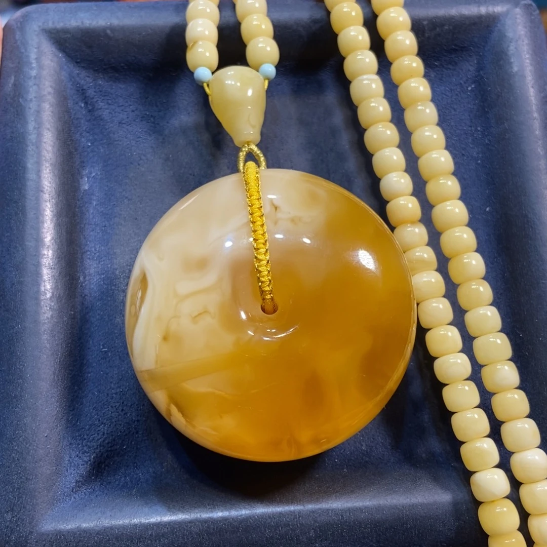 琥珀未镶嵌颈饰蜜蜡