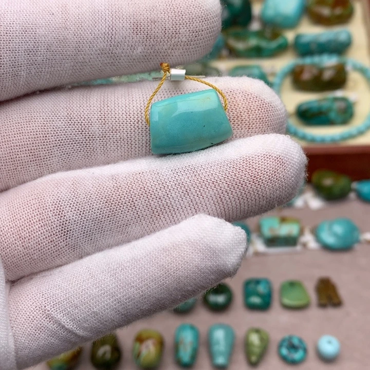 绿松石未镶嵌珠宝奇石