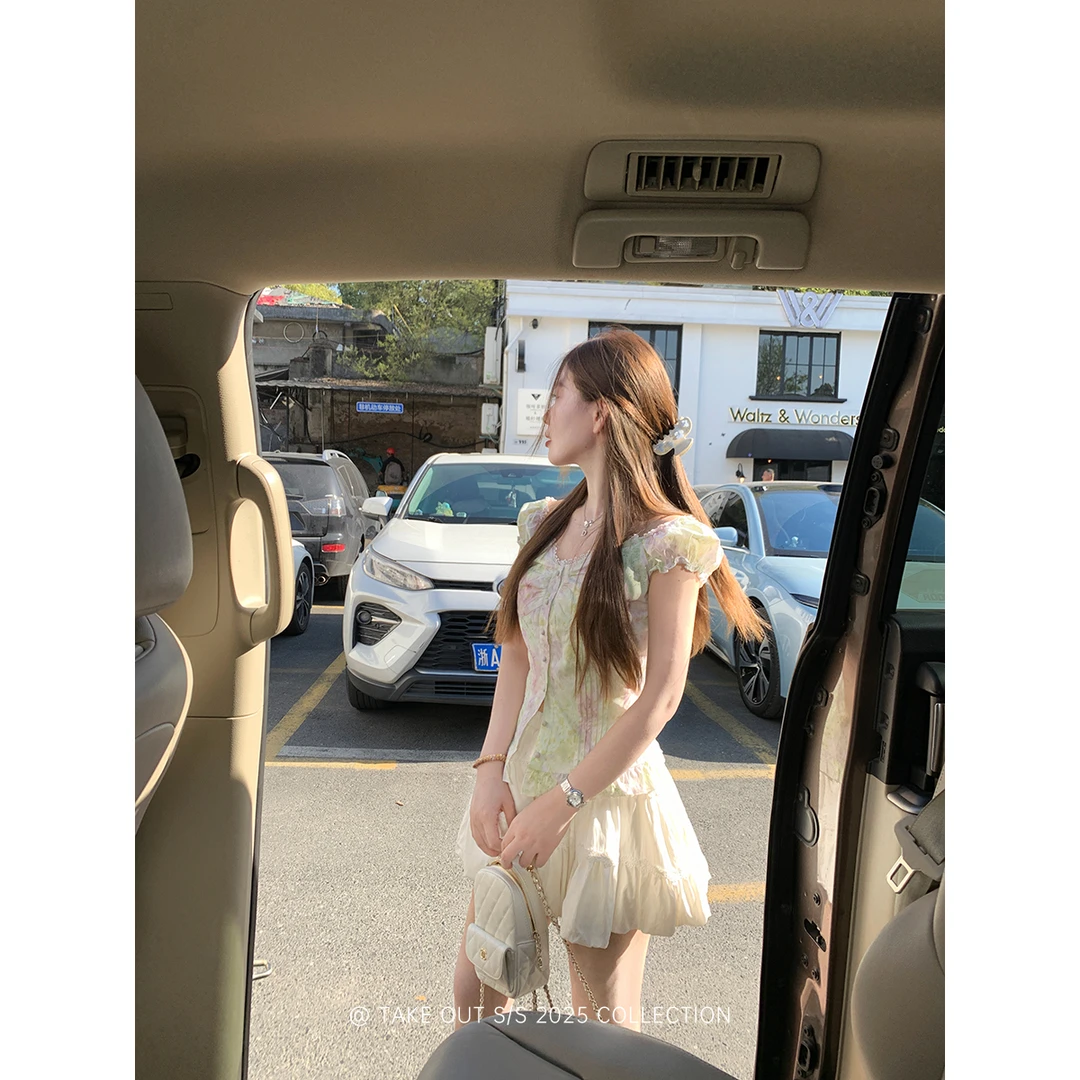 外卖到了「夏日画染」薄荷碎花绿法式v领泡泡袖衬衫A字WM5CSS14