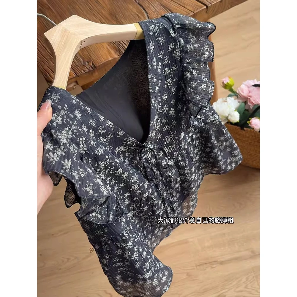 美爆了！黑色碎花木耳边衬衫上衣女2025夏季韩版荷叶边V领雪纺衫