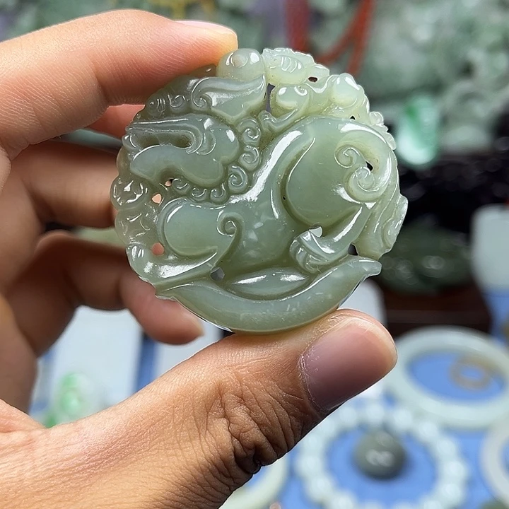 颈饰未镶嵌和田玉（糖玉）