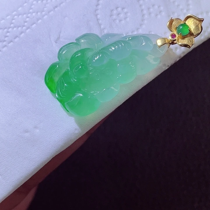 颈饰18K金镶嵌翡翠翡翠