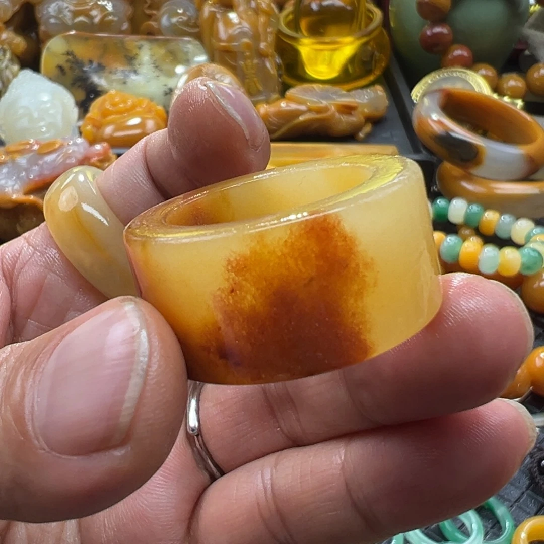 石英质玉未镶嵌颈饰