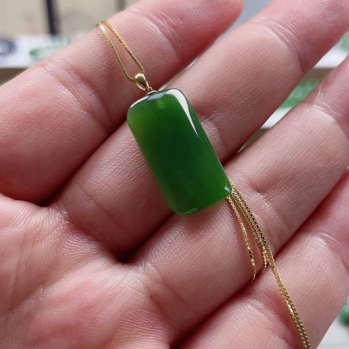 和田玉未镶嵌吊坠(赠链)