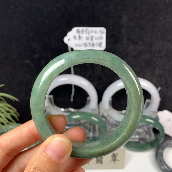 翡翠未镶嵌手镯48号。51.7圈。平头