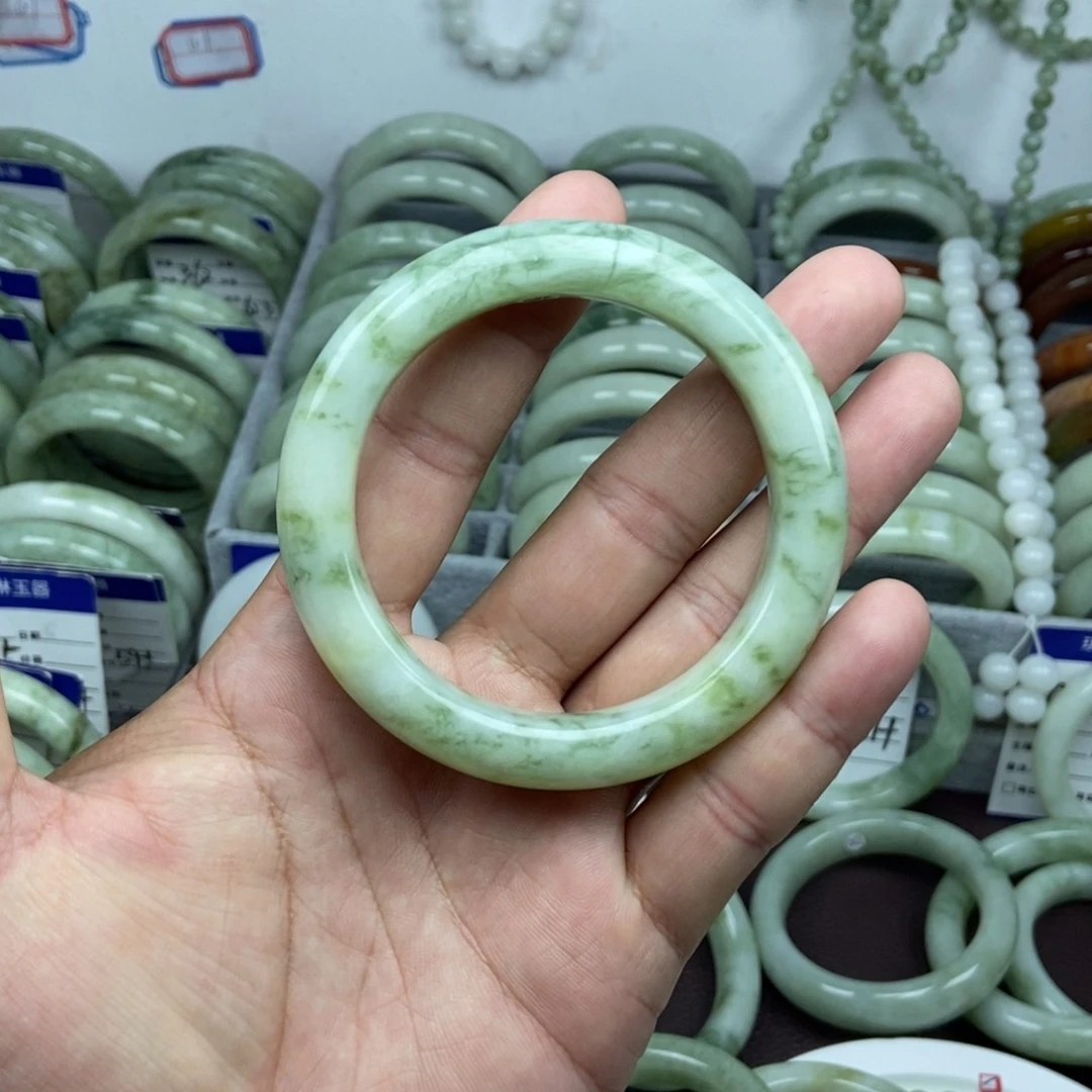 哇***塞蛇纹石玉未镶嵌手镯