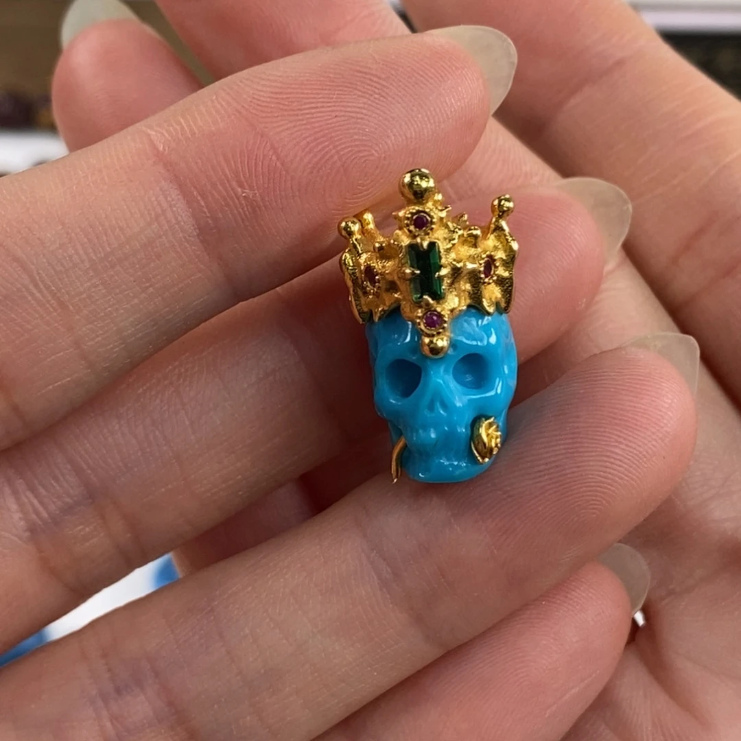 绿松石未镶嵌。皇冠骷髅