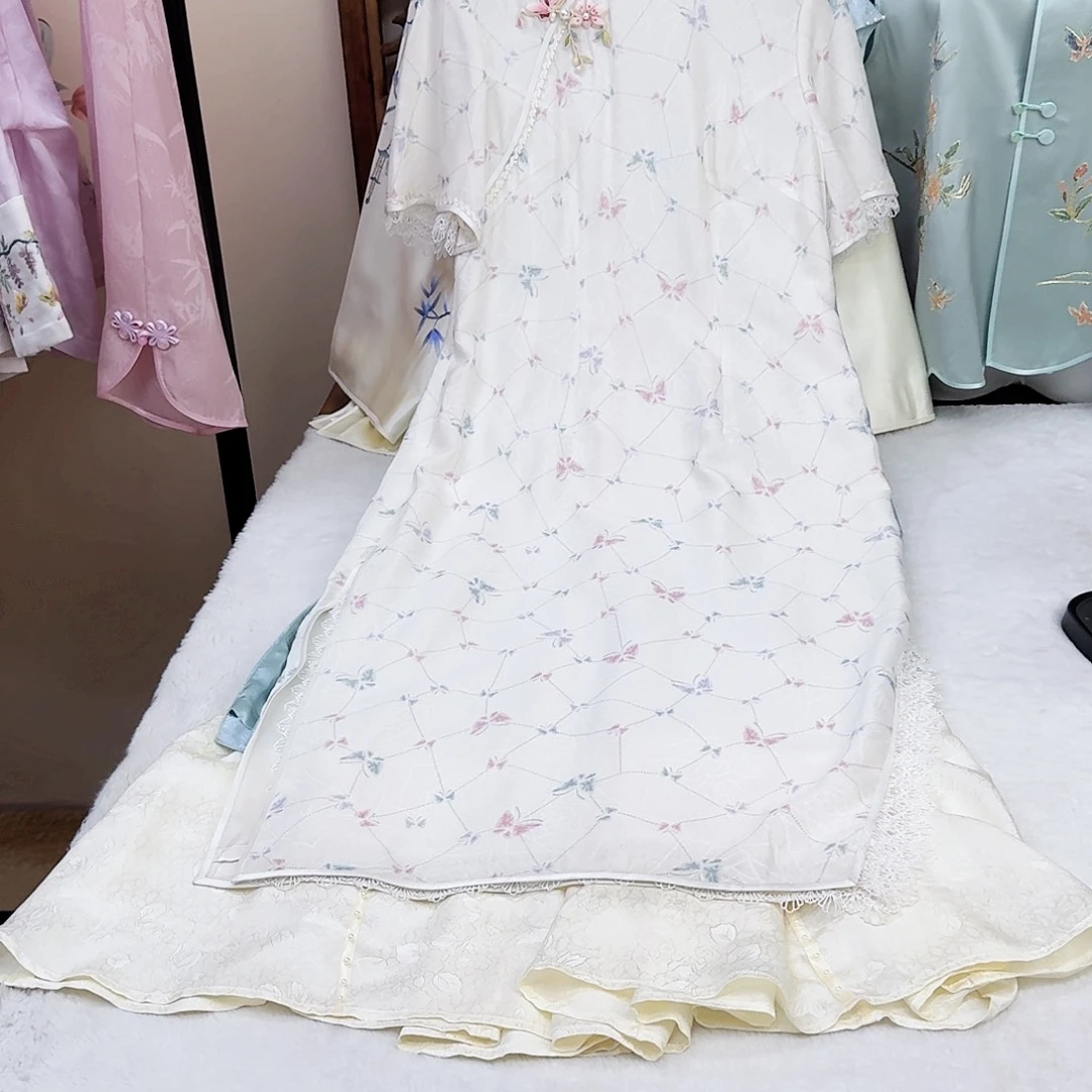 织绣真丝白色花罗旗袍