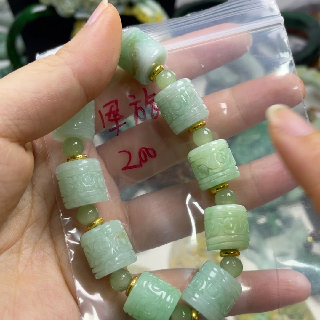 军***涯颈饰未镶嵌翡翠牌子