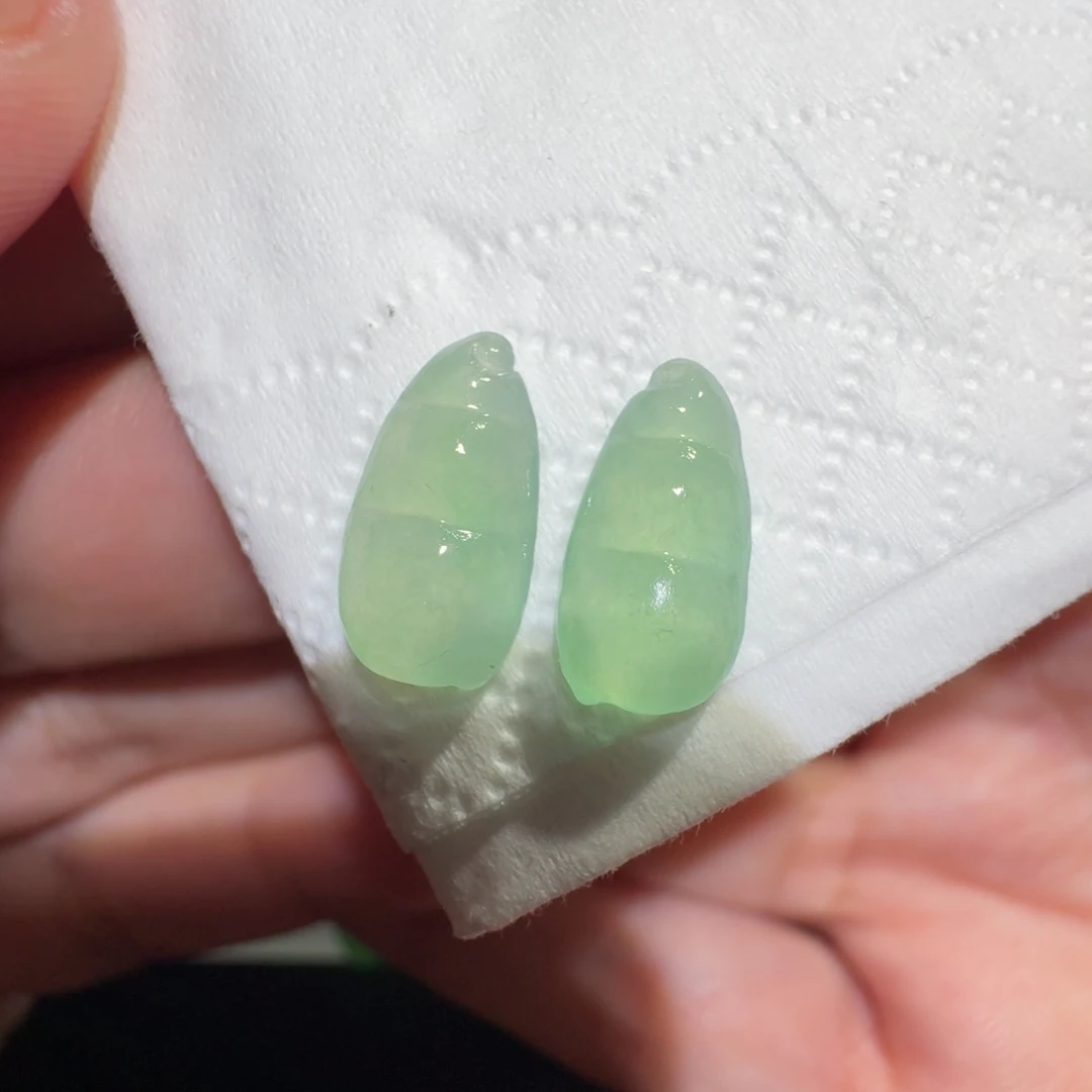 定制翡翠未镶嵌冰种甜绿一对福豆