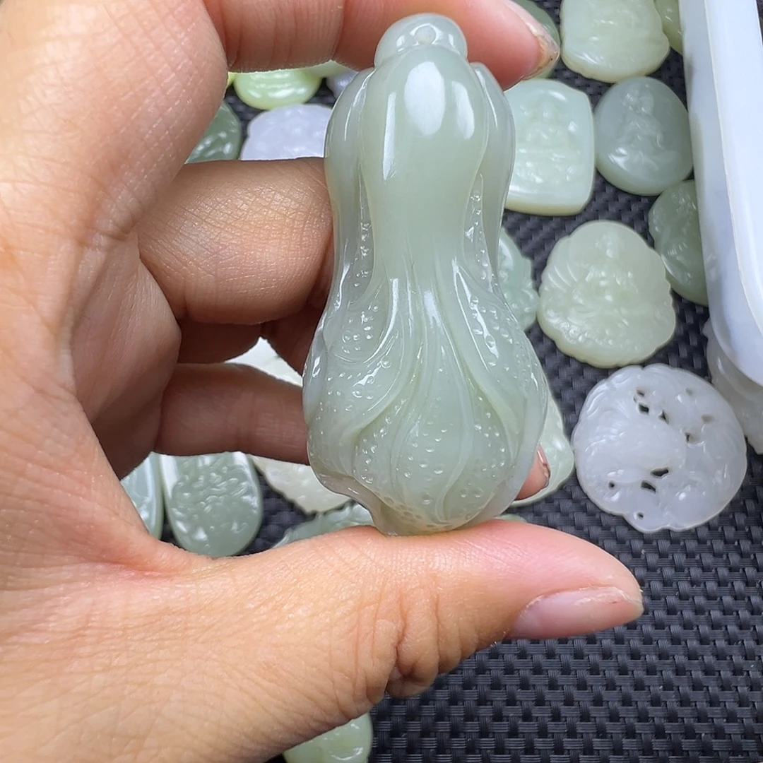 和田玉未镶嵌吊坠(赠链)卡56