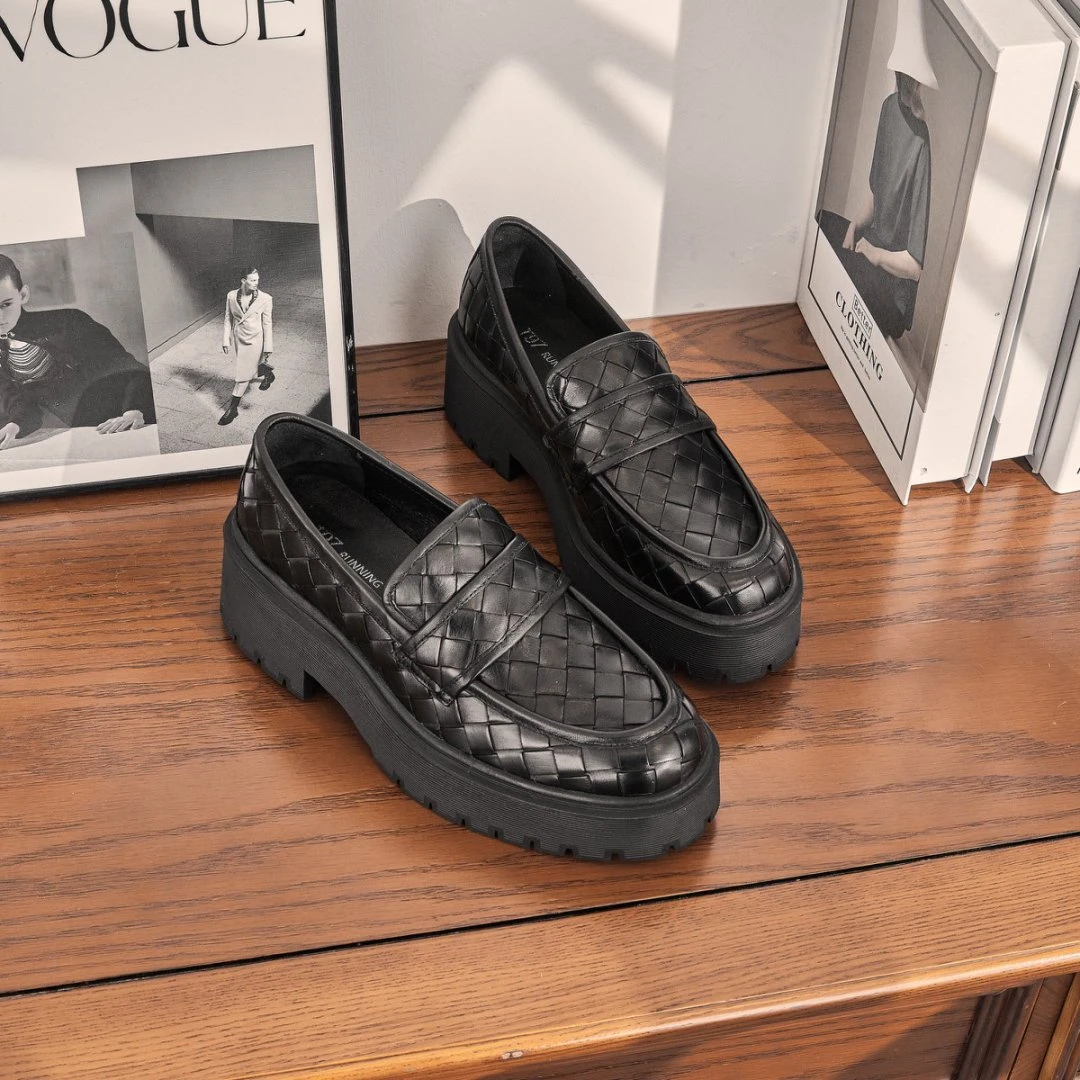 W2025早春新款英伦风法式复古菱格纹圆头厚底一脚蹬乐福鞋女G662