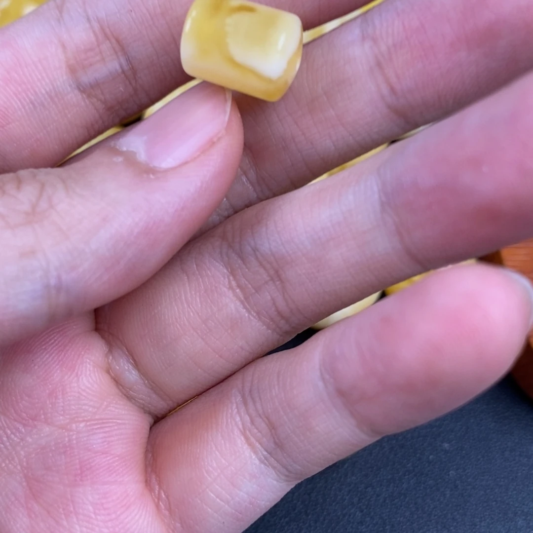 琥珀未镶嵌裸石41