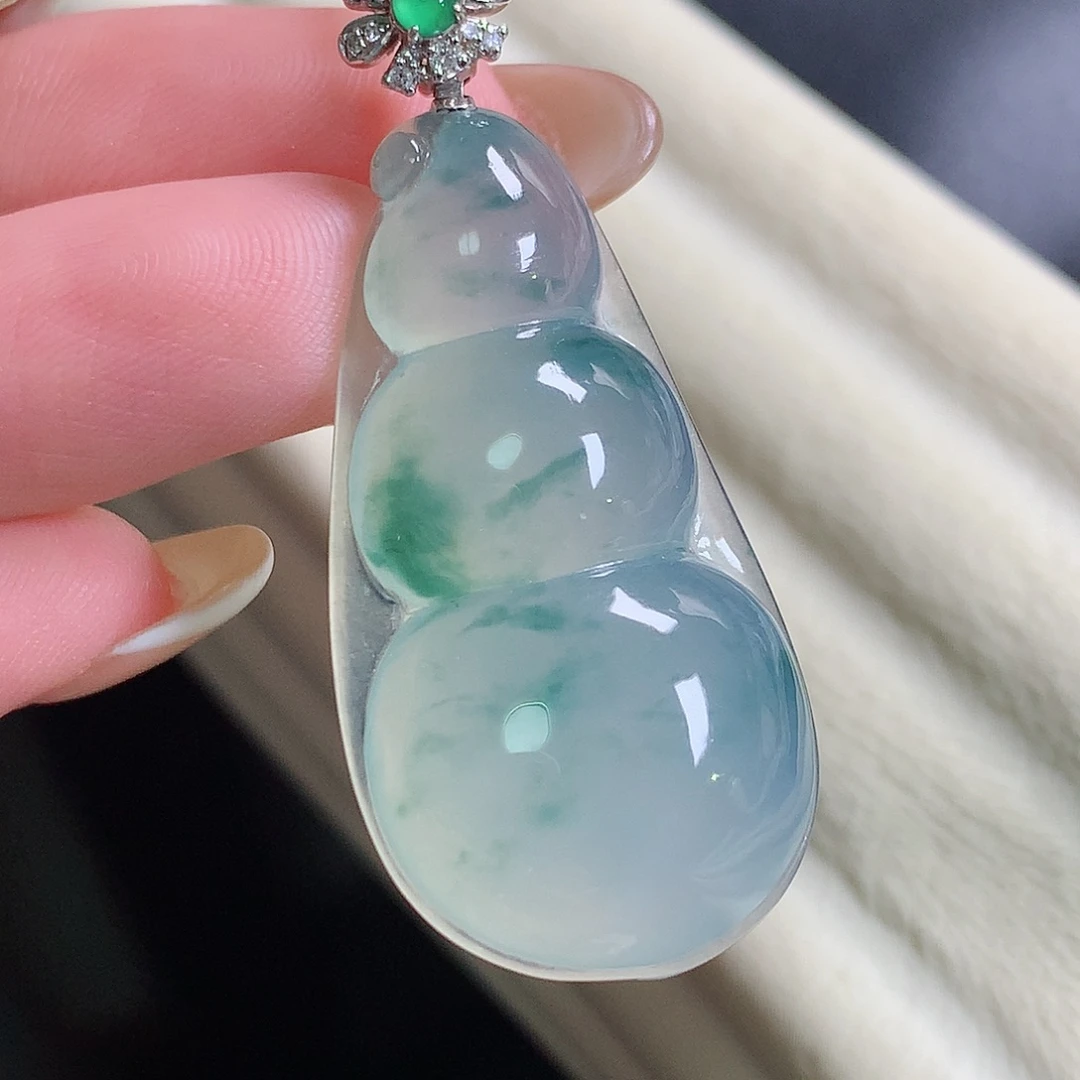 翡翠18K金镶嵌颈饰豆子