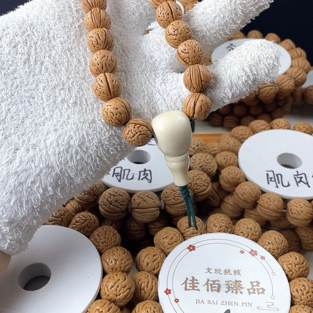 桃核吊坠绝世小金豆手持