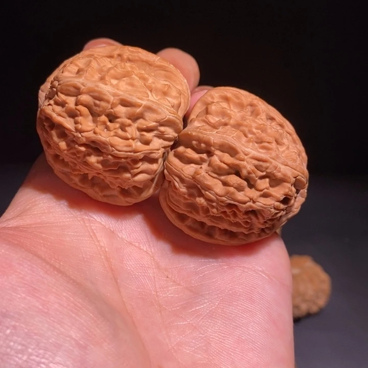 文玩核桃吊坠40三角白