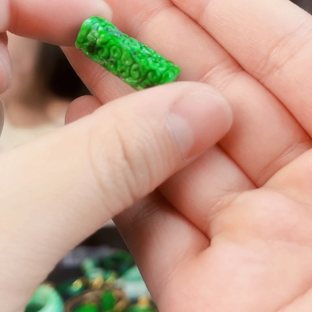 翡翠颈饰未镶嵌吊坠