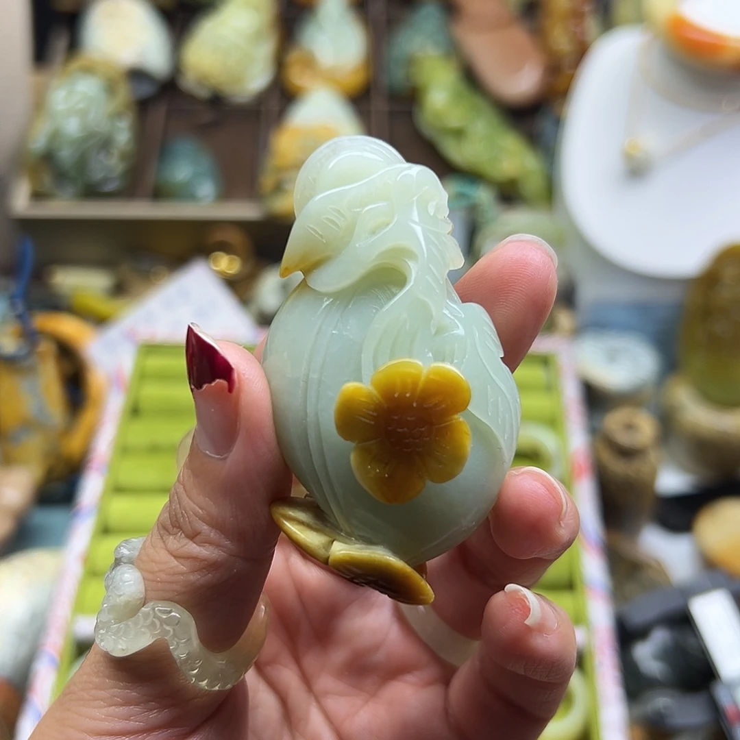 *****未镶嵌岫玉颈饰花玉俏色瓜