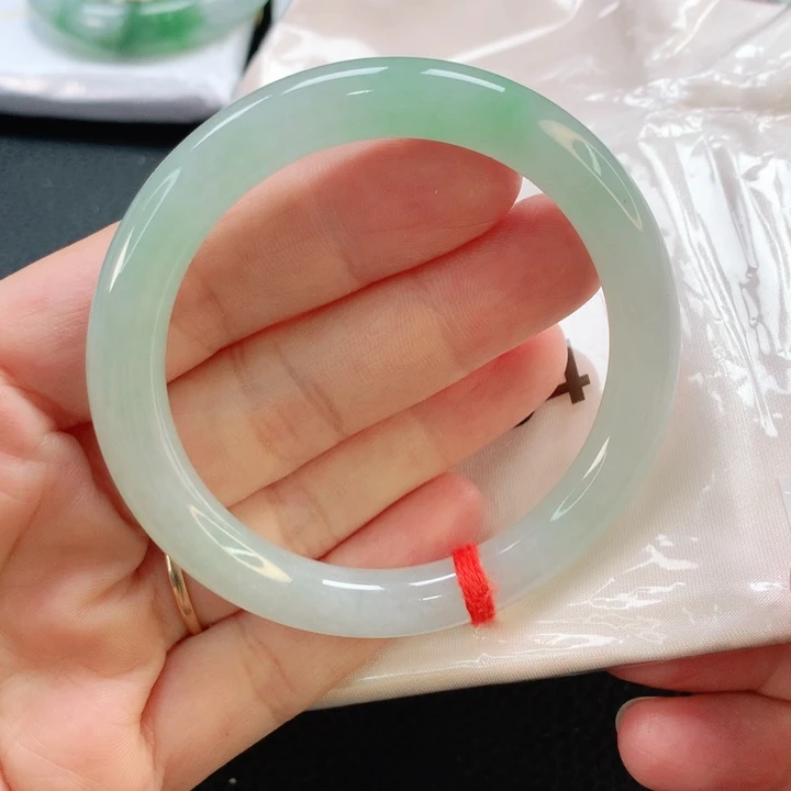 翡翠手镯未镶嵌53圆