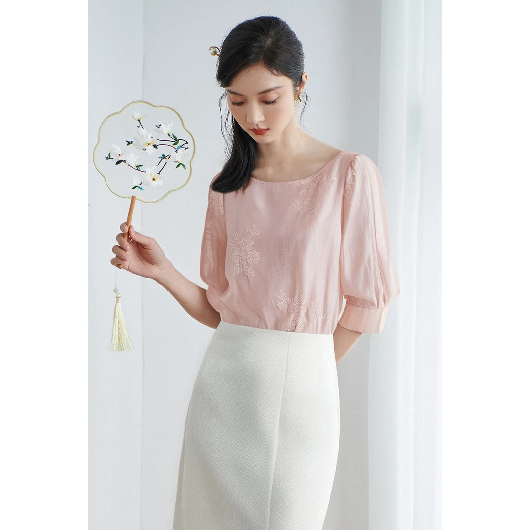 皖儿2025夏季新款设计感重工刺绣七分袖天丝小衫温柔气质上衣3720