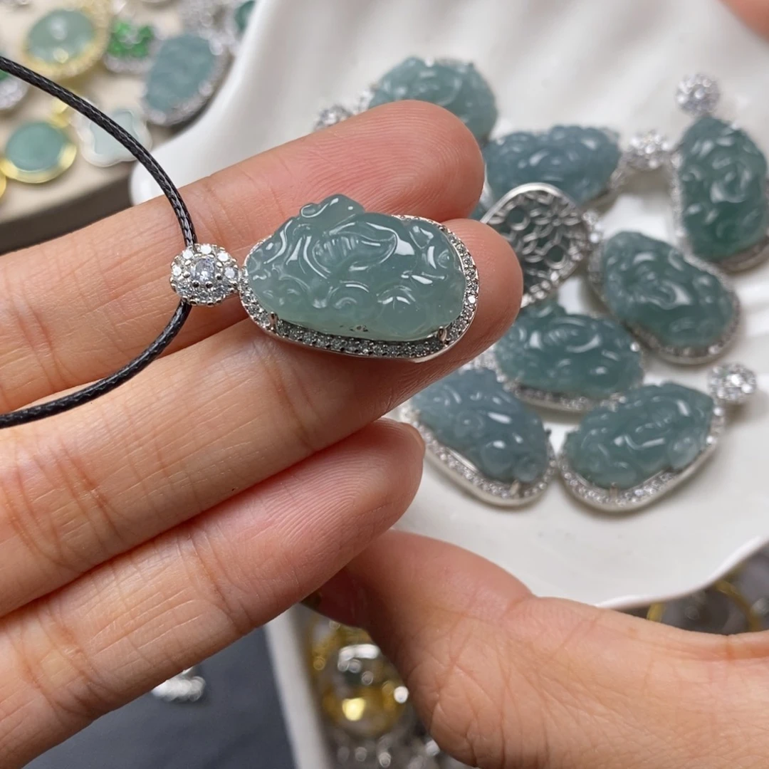 翡翠颈饰未镶嵌翡翠