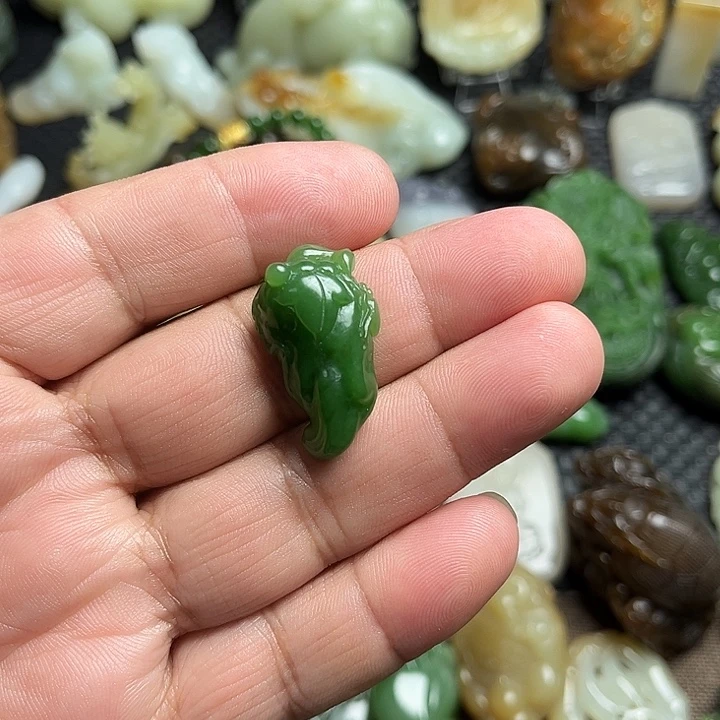 和田玉（碧玉）未镶嵌颈饰
