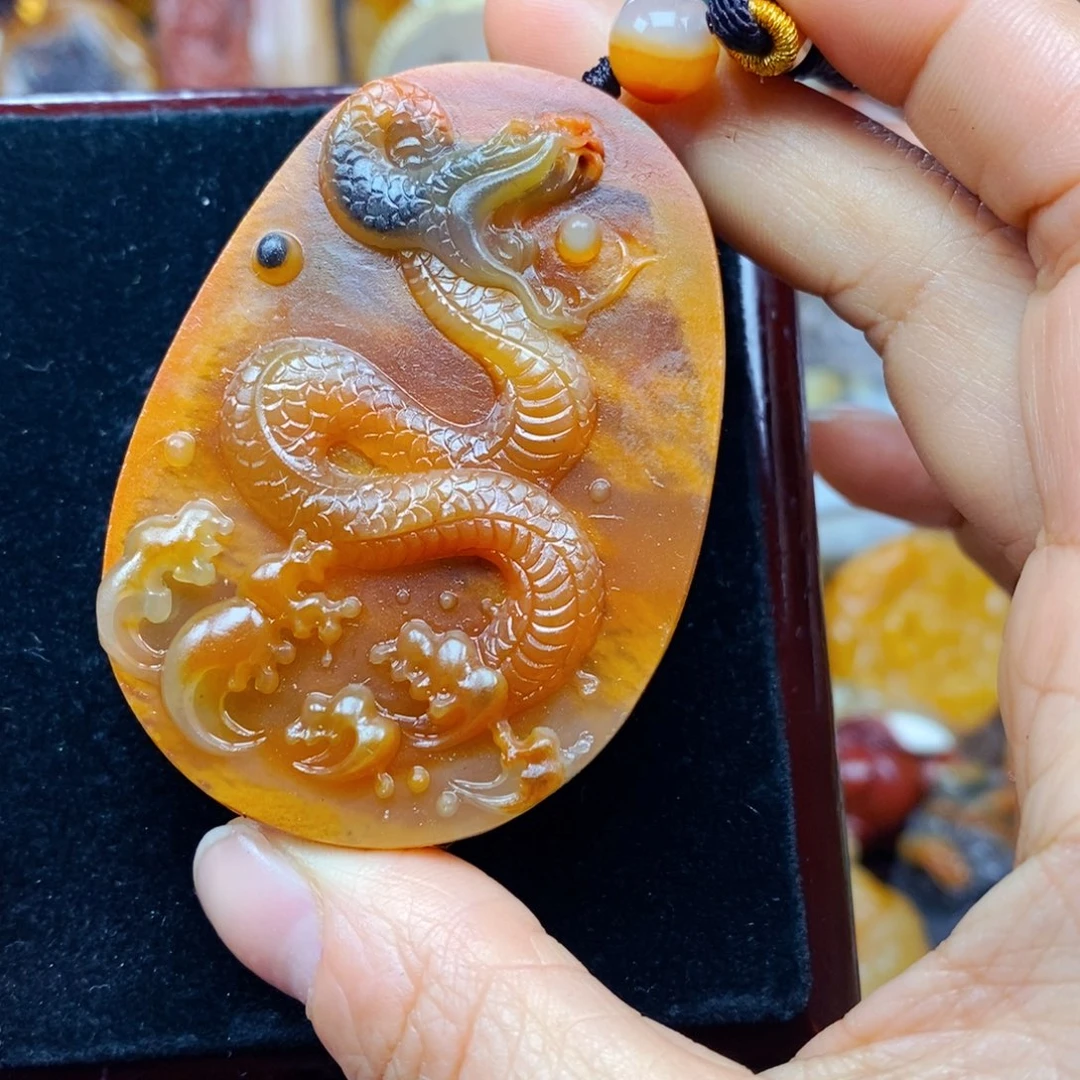 石英质玉（黄龙玉）未镶嵌颈饰